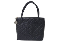 Load image into Gallery viewer, 極美品 CHANEL シャネル 復刻トートバッグ ハンドバッグ 7番台 キャビアスキン ブラック ココマーク ロゴ 鞄 シルバー金具 中古 4c075700