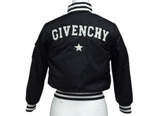 Load image into Gallery viewer, GIVENCHY ジバンシー キッズ 子供服 ジャケット ブルゾン H16034 ナイロン ブラック ホワイト シルバー金具 サイズ8 美品 中古 4c075748