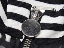 Load image into Gallery viewer, GIVENCHY ジバンシー キッズ 子供服 ジャケット ブルゾン H16034 ナイロン ブラック ホワイト シルバー金具 サイズ8 美品 中古 4c075748