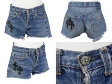 画像をギャラリービューアに読み込む, CHROME HEARTS クロムハーツ × Levi's リーバイス デニムショートパンツ セメタリークロスパッチ レディース 美品 中古 4c075753