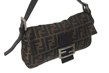 画像をギャラリービューアに読み込む, FENDI フェンディ マンマバケット ワンショルダーバッグ ズッカ柄 コットンキャンバス レザー シルバー金具 ブラウン 美品 中古 4c075869