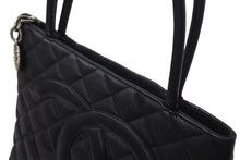 Load image into Gallery viewer, 極美品 CHANEL シャネル 復刻トートバッグ ハンドバッグ 7番台 キャビアスキン ブラック ココマーク ロゴ 鞄 シルバー金具 中古 4c075958