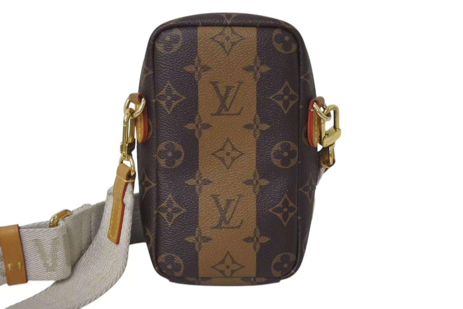 ◆美品◆ LOUIS VUITTONモカシン　モノグラム刻印　レザー　茶  袋付 LOUIS VUITTON ルイヴィトン モノグラム ダブル フォンポーチ LVメイド