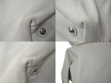 Load image into Gallery viewer, Yves saint Laurent イヴ サンローラン イージーロック スタッズ ハンドバッグ トートバッグ ホワイト シルバー金具 美品 中古 4c076039