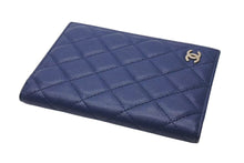 Load image into Gallery viewer, CHANEL シャネル パスポートケース ココマーク 27番台 2018-2019年 キャビアスキン ネイビー ゴールド金具 美品 中古 4c076177