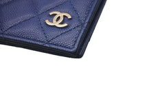 Load image into Gallery viewer, CHANEL シャネル パスポートケース ココマーク 27番台 2018-2019年 キャビアスキン ネイビー ゴールド金具 美品 中古 4c076177