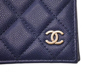 Load image into Gallery viewer, CHANEL シャネル パスポートケース ココマーク 27番台 2018-2019年 キャビアスキン ネイビー ゴールド金具 美品 中古 4c076177