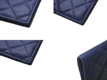 Load image into Gallery viewer, CHANEL シャネル パスポートケース ココマーク 27番台 2018-2019年 キャビアスキン ネイビー ゴールド金具 美品 中古 4c076177