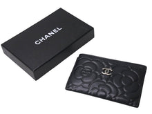 Load image into Gallery viewer, 極美品 CHANEL シャネル カードケース ココマーク カメリア 24番台 ブラック シルバー金具 中古 4c076196