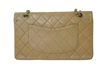 Load image into Gallery viewer, CHANEL シャネル マトラッセ25 Wフラップ Wチェーンショルダーバッグ ココマーク ラムスキン ベージュ 7番台 ゴールド金具 良品 中古 4c076264