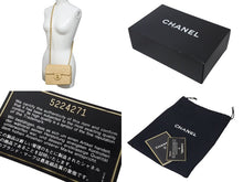 Load image into Gallery viewer, CHANEL シャネル ミニマトラッセ 17 チェーンショルダーバッグ A01115 5番台 ラムスキン ココマーク ベージュ 美品 中古 4c076296