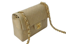 Load image into Gallery viewer, CHANEL シャネル ミニマトラッセ 17 チェーンショルダーバッグ A01115 5番台 ラムスキン ココマーク ベージュ 美品 中古 4c076296