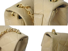 Load image into Gallery viewer, CHANEL シャネル ミニマトラッセ 17 チェーンショルダーバッグ A01115 5番台 ラムスキン ココマーク ベージュ 美品 中古 4c076296