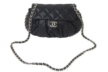 Load image into Gallery viewer, 極美品 CHANEL シャネル マトラッセ チェーンアラウンド ショルダーバッグ ブラック 15番台 ラムスキン ココマーク シルバー金具 中古 4c076418