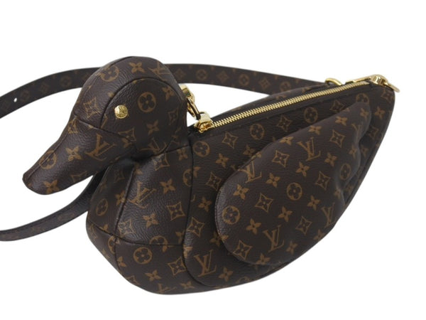 新品同様 LOUIS VUITTON ルイヴィトン × NIGO ニゴー ダック バッグ ショルダーバッグ M45990 モノグラム アヒル 中古 4c076431