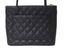 Load image into Gallery viewer, CHANEL シャネル 復刻トートバッグ ハンドバッグ A01804 キャビアスキン 6番台 ブラック ココマーク ロゴ 鞄 ゴールド金具 良品 中古 4c076435