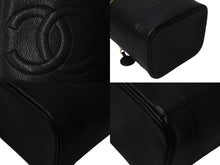 Load image into Gallery viewer, 極美品 CHANEL シャネル バニティ ハンドバッグ ブラック キャビアスキン 4番台 ココマーク ロゴ 小物入れ ゴールド金具 中古 4c076449