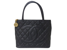 Load image into Gallery viewer, CHANEL シャネル 復刻トートバッグ ハンドバッグ A01804 キャビアスキン 7番台 ブラック ココマーク ロゴ 鞄 ゴールド金具 美品 中古 4c076469
