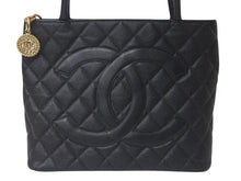 Load image into Gallery viewer, CHANEL シャネル 復刻トートバッグ ハンドバッグ A01804 キャビアスキン 7番台 ブラック ココマーク ロゴ 鞄 ゴールド金具 美品 中古 4c076469