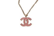 Load image into Gallery viewer, 極美品 CHANEL シャネル ココマーク ネックレス ペンダント 重量約6.2g 01A刻印 42cm ゴールド ピンク 真鍮 中古 4c076497