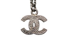 Load image into Gallery viewer, CHANEL シャネル ココマーク ネックレス 重量約5.9g 全長約44cm C12V刻印 シルバー メタル ラインストーン 美品 中古 4c076480