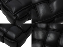 Load image into Gallery viewer, 極美品 BOTTEGA VENETA ボッテガ パデッド カセット ミディアムショルダーバッグ 黒 ラムレザー レディース 591970 中古 4c069778