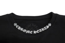 Load image into Gallery viewer, CHROME HEARTS クロムハーツ スウェットシャツ サイズL ネックロゴ 袖プリント ブラック ホワイト コットン 美品 中古 4c070150