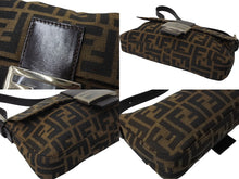 画像をギャラリービューアに読み込む, 極美品 FENDI フェンディ マンマバケット ワンショルダーバッグ ズッカ柄 コットンキャンバス レザー シルバー金具 ブラウン 中古 4c070254