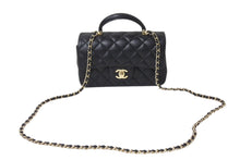 Load image into Gallery viewer, 新品同様 CHANEL シャネル ショルダーバッグ マトラッセ 20cm ハンドル付き ミニフラップバッグ ブラック AS2431 ゴールド金具 中古 4c071205