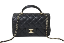 Load image into Gallery viewer, 新品同様 CHANEL シャネル ショルダーバッグ マトラッセ 20cm ハンドル付き ミニフラップバッグ ブラック AS2431 ゴールド金具 中古 4c071205