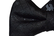 Load image into Gallery viewer, 新品未使用 CHANEL シャネル 蝶ネクタイ リボンタイ チョーカー ココマーク キルティングデザイン シルク ブラック 中古 4c075580