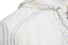 Load image into Gallery viewer, CHANEL シャネル ジップパーカー P25673V16593 05S ココマーク シルバー金具 ホワイト ポリアミド サイズ34 美品 中古 50065