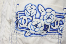 Load image into Gallery viewer, CHANEL シャネル ジップパーカー P25673V16593 05S ココマーク シルバー金具 ホワイト ポリアミド サイズ34 美品 中古 50065