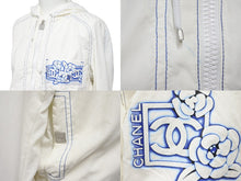 Load image into Gallery viewer, CHANEL シャネル ジップパーカー P25673V16593 05S ココマーク シルバー金具 ホワイト ポリアミド サイズ34 美品 中古 50065