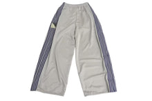 Load image into Gallery viewer, 極美品 KAPITAL キャピタル K2410LP073 スムースジャージー スタントマン&amp;ウーマン スーパーバギートラックパンツ バナーストライプ グレー サイズ1 中古 50588