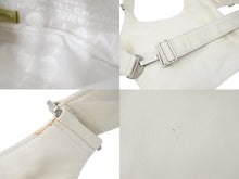 Load image into Gallery viewer, CHANEL シャネル レザーベスト ヴィンテージ ココマーク 8番台 2003年 マトラッセ ラムスキン ホワイト シルバー 美品 中古 50692