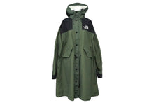 Load image into Gallery viewer, THE NORTH FACE × sacai ザノースフェイス サカイ 17AW ナイロン モッズ コート カーキ NP6171SA ロゴ サイズM 美品 中古 51178