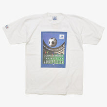 Load image into Gallery viewer, 新品未使用 FRANCE 98 公式アートグラフィックTシャツ 1998年 ワールドカップ フランス大会 W杯 サッカー モンペリエ ホワイト ビセンテソルソナ デッドストック Mサイズ 中古 4a005124