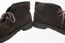 Load image into Gallery viewer, Clarks クラークス DESERT BOOT デザートブーツ ショートブーツ フットウェア スエード ラバー ブラウン 7 1/2 良品 中古 51248