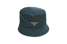 Load image into Gallery viewer, PRADA プラダ ハット 三角プレート ネイビー ロゴ 帽子 小物 ナイロン サイズL 2HC137 美品 中古 51637