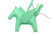Load image into Gallery viewer, 新品 HERMES エルメス チャーム ロデオチャーム ペガサスPM アニョーミロ スイフト ヴェールコミック B刻印 中古 51650