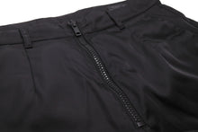 Load image into Gallery viewer, PRADA プラダ パンツ RN.98339 CA.34767 メンズ ナイロン ブラック ブラック金具 サイズ46 美品 中古 51741