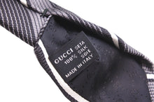 画像をギャラリービューアに読み込む, GUCCI グッチ ネクタイ トムフォード期 ストライプ スーツ シルク ブラック グレー ホワイト 美品 中古 51812