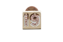 Load image into Gallery viewer, CHANEL シャネル ピンブローチ ピンバッチ 19 ラインストーン GP ゴールド ピンク 130YEARS 美品 中古 52590