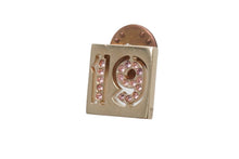 Load image into Gallery viewer, CHANEL シャネル ピンブローチ ピンバッチ 19 ラインストーン GP ゴールド ピンク 130YEARS 美品 中古 52590