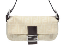 画像をギャラリービューアに読み込む, 極美品 FENDI フェンディ マンマバケット ワンショルダーバッグ 26424 ズッカ柄 キャンバス レザー ベージュ シルバー金具 中古 4b005302