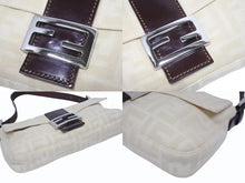 画像をギャラリービューアに読み込む, 極美品 FENDI フェンディ マンマバケット ワンショルダーバッグ 26424 ズッカ柄 キャンバス レザー ベージュ シルバー金具 中古 4b005302