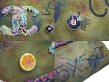 画像をギャラリービューアに読み込む, 極美品 CHANEL シャネル エンブロイダリー メッセンジャーバッグ 20番台 グラフィティ エンブロイダリー カーキ A92790 中古 53806