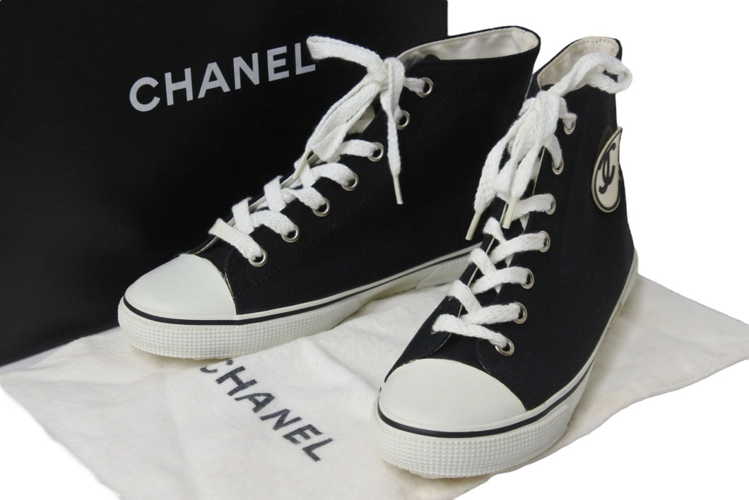 CHANEL シャネル スニーカー 001852 ココマーク ハイカットスニーカー ブラック ホワイト キャンバス サイズ37 良品 中古 53532  – Casanova Vintage