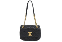 Load image into Gallery viewer, CHANEL シャネル ココマーク チェーンショルダーバッグ 斜めがけバッグ 15番台 レザー ブラック ゴールド金具 美品 中古 53791